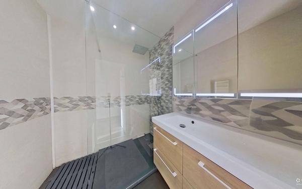 Appartement à louer    3 pièces • 77 m2 Collonges-au-Mont-d'Or