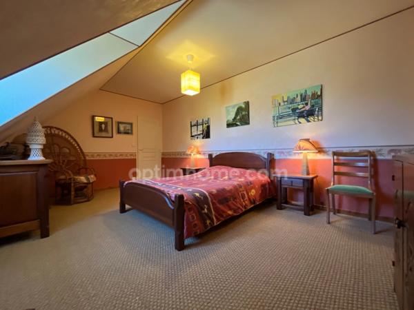 Equemauville - Vue dégagée – Exposition sud – Calme – Proche Honfleur – 220 m² – Terrain 3 693 m² – Lumineuse – Garage – 3 chambres possibilité 4