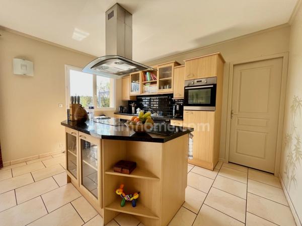 Equemauville - Vue dégagée – Exposition sud – Calme – Proche Honfleur – 220 m² – Terrain 3 693 m² – Lumineuse – Garage – 3 chambres possibilité 4