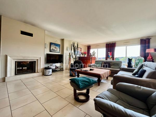 Equemauville - Vue dégagée – Exposition sud – Calme – Proche Honfleur – 220 m² – Terrain 3 693 m² – Lumineuse – Garage – 3 chambres possibilité 4