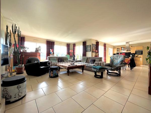 Equemauville - Vue dégagée – Exposition sud – Calme – Proche Honfleur – 220 m² – Terrain 3 693 m² – Lumineuse – Garage – 3 chambres possibilité 4