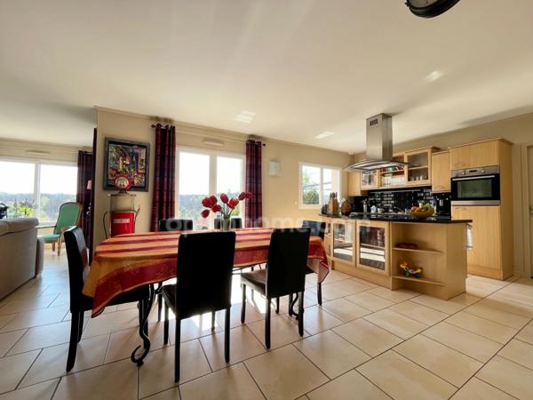 Equemauville - Vue dégagée – Exposition sud – Calme – Proche Honfleur – 220 m² – Terrain 3 693 m² – Lumineuse – Garage – 3 chambres possibilité 4