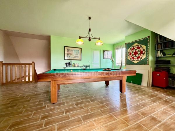 Equemauville - Vue dégagée – Exposition sud – Calme – Proche Honfleur – 220 m² – Terrain 3 693 m² – Lumineuse – Garage – 3 chambres possibilité 4