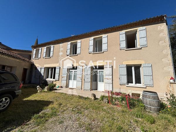 Maison de ville rénovée avec appartement indépendant, jardin et garages