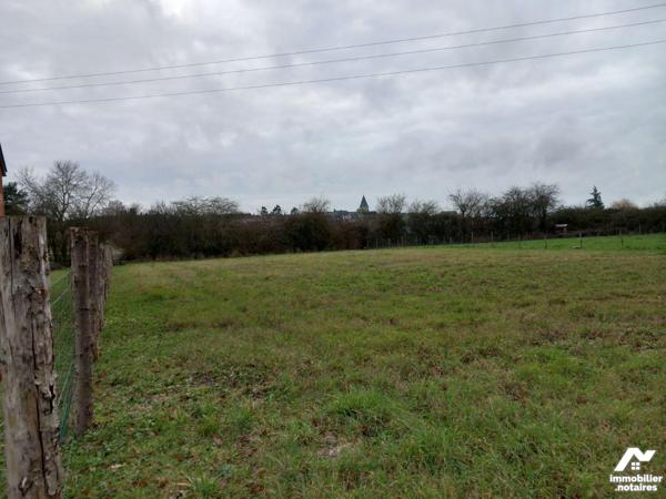 Parcelle de terrain à bâtir, viabilisée, prévoir assainissement autonome.