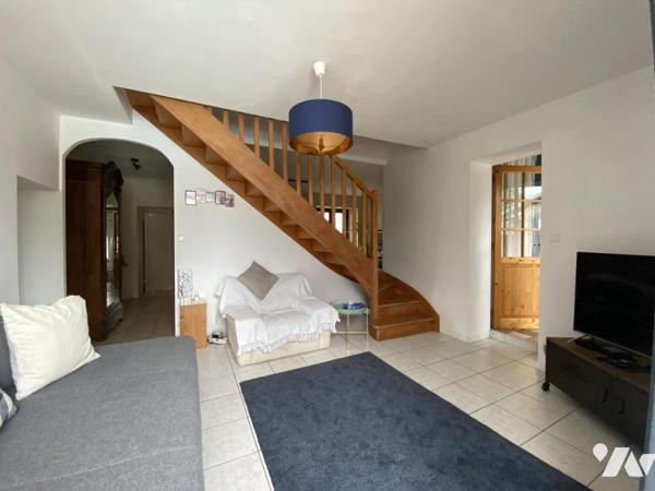 MAISON  250M² - Avec piscine et dépendances 