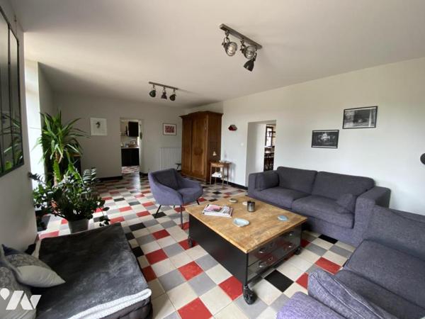 MAISON  250M² - Avec piscine et dépendances 