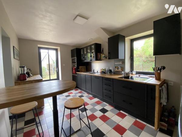 MAISON  250M² - Avec piscine et dépendances 