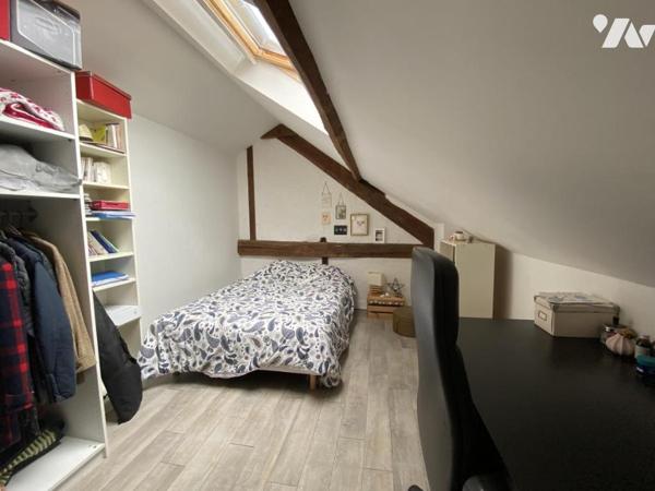 MAISON  250M² - Avec piscine et dépendances 