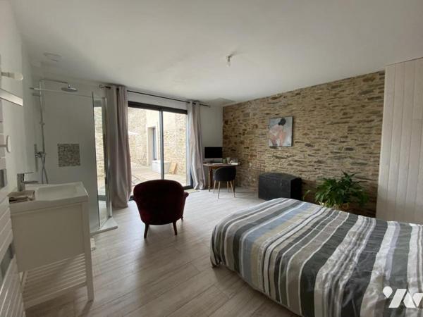 MAISON  250M² - Avec piscine et dépendances 