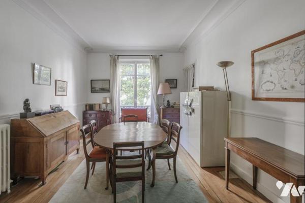 NEUILLY SUR SEINE - QUARTIER LONGCHAMP. PROCHE METRO. 5 PIECES. 127 m².