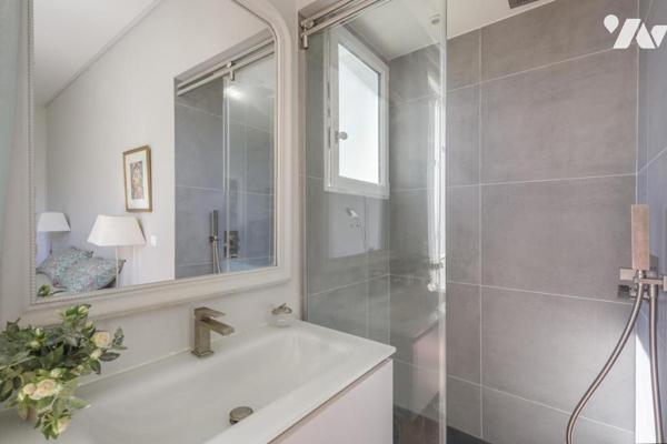NEUILLY SUR SEINE - QUARTIER LONGCHAMP. PROCHE METRO. 5 PIECES. 127 m².