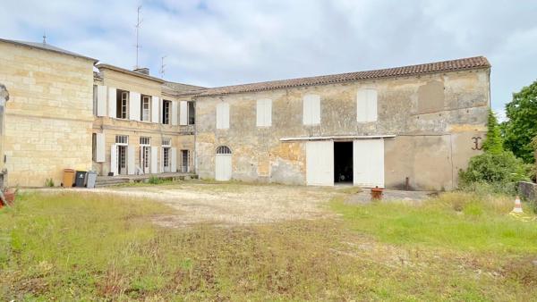 A VENDRE MAISON EN PIERRE DE 317 M2 AVEC JARDIN ET DÉPENDANCES - SECTEUR BLAYE , Blaye