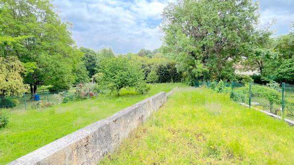 A VENDRE MAISON EN PIERRE DE 317 M2 AVEC JARDIN ET DÉPENDANCES - SECTEUR BLAYE , Blaye