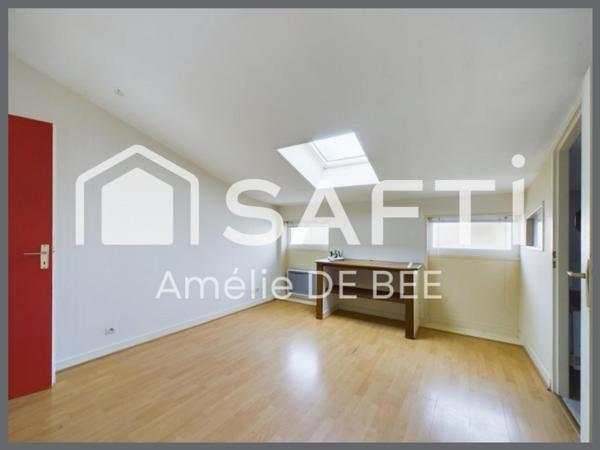 Ensemble d'Une Maison, Deux appartements, un garage centre historique de laleu La Rochelle.