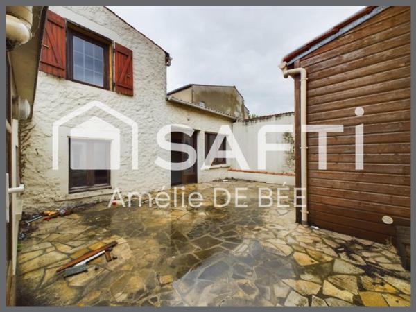 Ensemble d'Une Maison, Deux appartements, un garage centre historique de laleu La Rochelle.