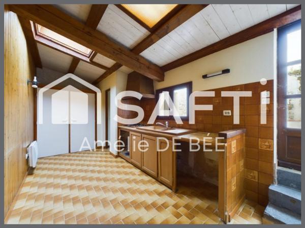 Ensemble d'Une Maison, Deux appartements, un garage centre historique de laleu La Rochelle.