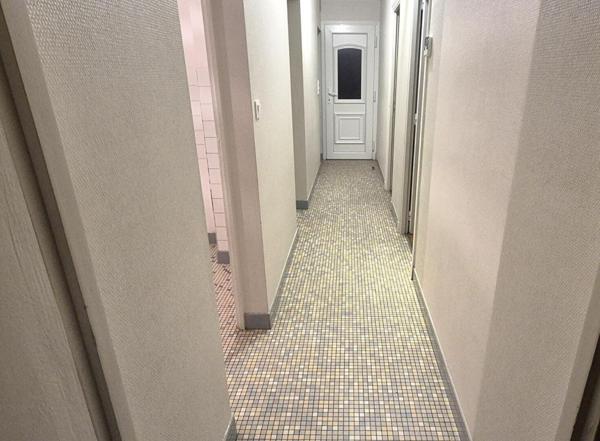 Belle Propriété d'Agrément et sa Maison Individuelle de 164 m² sur Sous-sol complet et Véranda à Rénover avec Cour, Garages, Caves, Dépendances et Terrain clos et paysager de 10192 m²