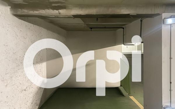 Stationnement à vendre    11 m2 Paris 11