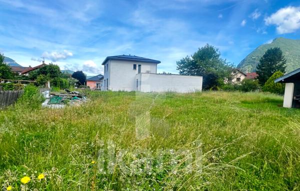 Terrain à batir 824 m2