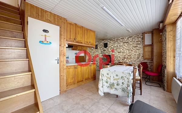 Maison à vendre    6 pièces •  Ambon