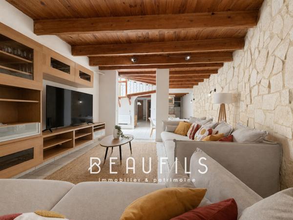 Exclusivité. Maison de ville avec patio et garage