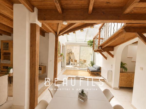 Exclusivité. Maison de ville avec patio et garage