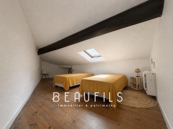 Exclusivité. Maison de ville avec patio et garage