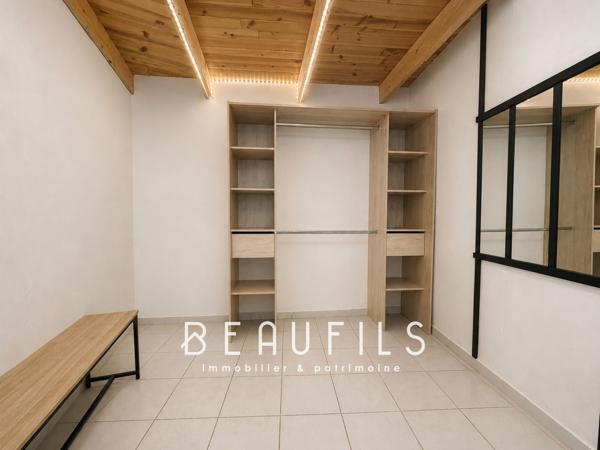 Exclusivité. Maison de ville avec patio et garage