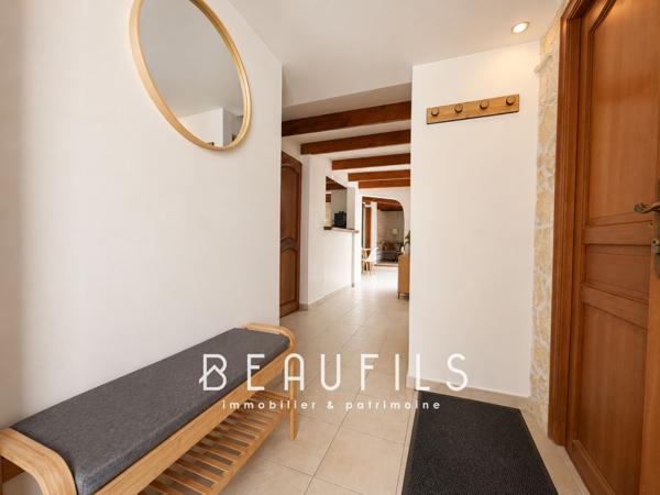 Exclusivité. Maison de ville avec patio et garage