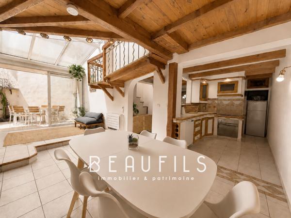 Exclusivité. Maison de ville avec patio et garage