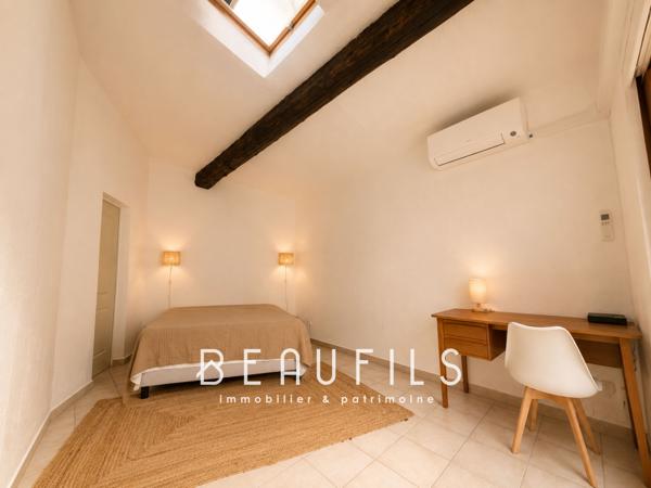 Exclusivité. Maison de ville avec patio et garage