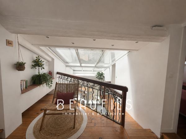 Exclusivité. Maison de ville avec patio et garage