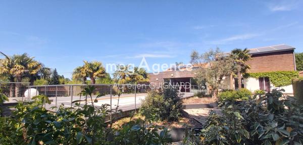 Maison à Bressuire, 79300 - 12 pièces 217m²
