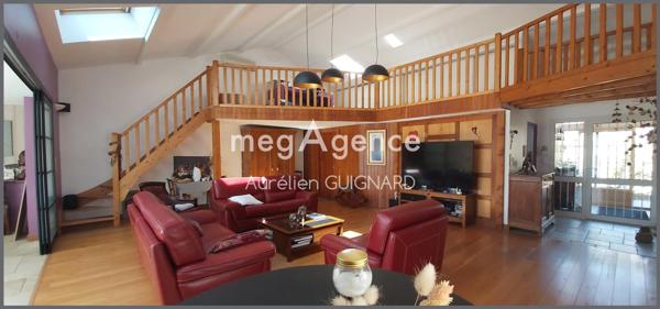 Maison à Bressuire, 79300 - 12 pièces 217m²