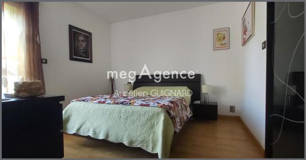 Maison à Bressuire, 79300 - 12 pièces 217m²