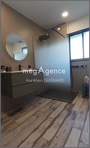 Maison à Bressuire, 79300 - 12 pièces 217m²