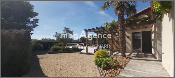 Maison à Bressuire, 79300 - 12 pièces 217m²