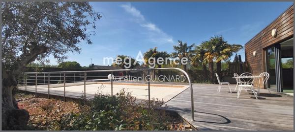 Maison à Bressuire, 79300 - 12 pièces 217m²