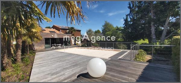 Maison à Bressuire, 79300 - 12 pièces 217m²