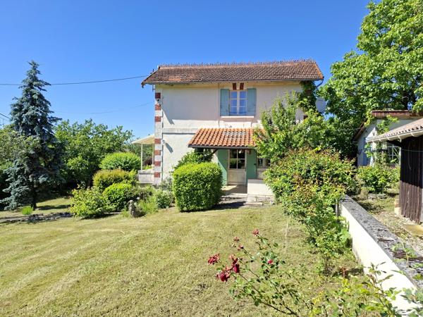 Maison de 4 chambres avec piscine, en bordure du bourg