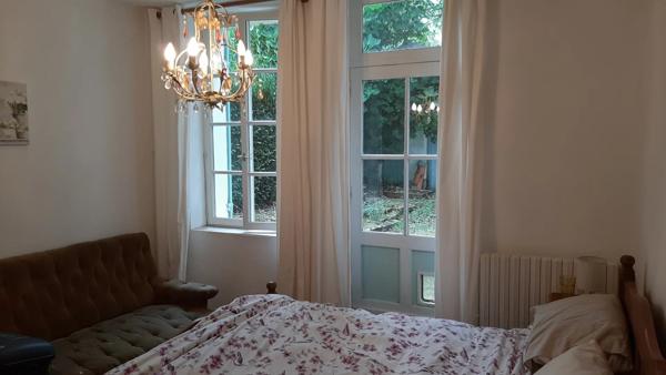 Maison de 4 chambres avec piscine, en bordure du bourg