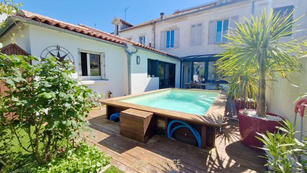Maison 8 pièces - 180m2 - piscine - jardin - La Genette - La Rochelle €998 000 ** - Référence ND643D2