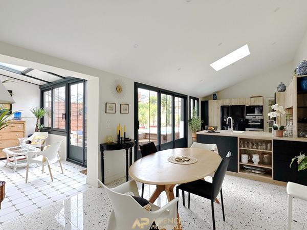 Maison 8 pièces - 180m2 - piscine - jardin - La Genette - La Rochelle €998 000 ** - Référence ND643D2