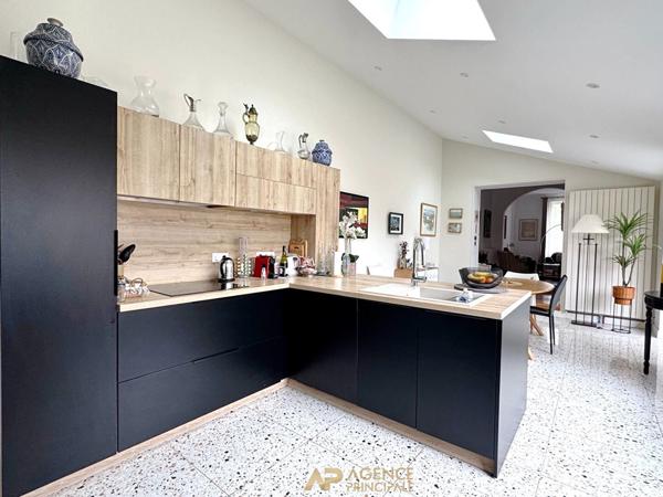 Maison 8 pièces - 180m2 - piscine - jardin - La Genette - La Rochelle €998 000 ** - Référence ND643D2
