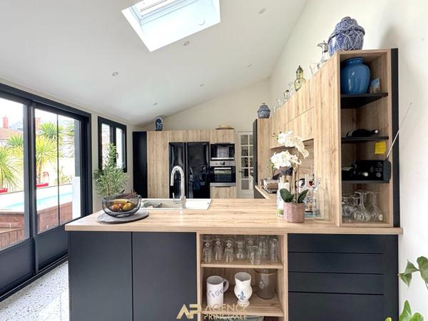 Maison 8 pièces - 180m2 - piscine - jardin - La Genette - La Rochelle €998 000 ** - Référence ND643D2