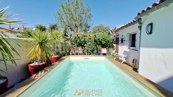 Maison 8 pièces - 180m2 - piscine - jardin - La Genette - La Rochelle €998 000 ** - Référence ND643D2