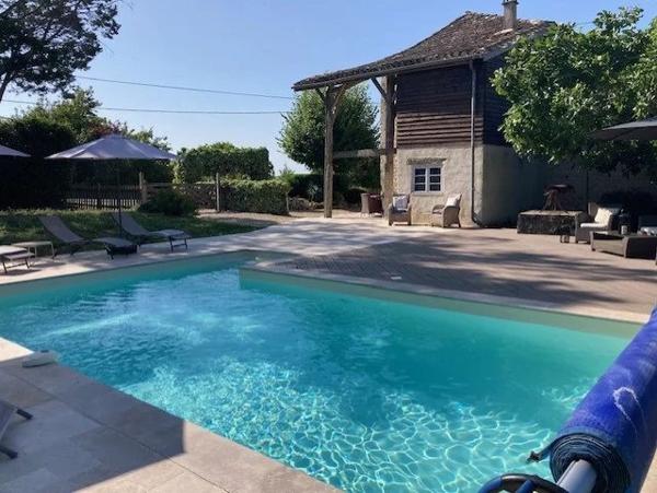 Belle maison avec piscine chauffée - proche Eymet