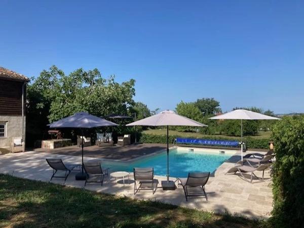 Belle maison avec piscine chauffée - proche Eymet