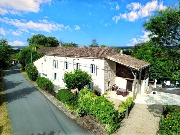 Belle maison avec piscine chauffée - proche Eymet